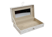 Aufbewahrungsboxen aus Leder und Wildleder